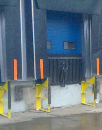 Portes-rapides-et-quais Equipement de quai : Sas d'étanchéité, niveleur de quai, porte rapide par Nord Equipement Fermetures