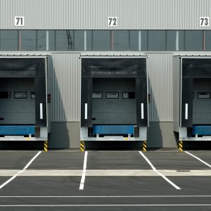 Pose de Porte Rapide derrière le quai de chargement